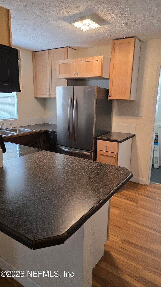 Photo - 1651 W 17th St