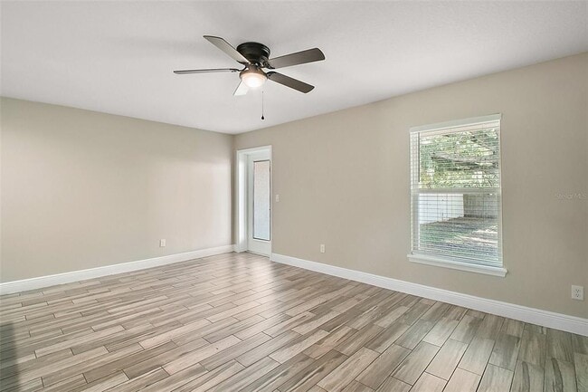 Photo - 444 Fahnstock St