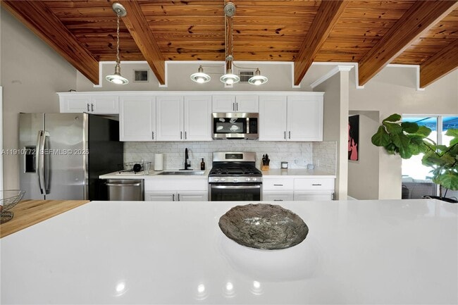 Photo - 18900 Belview Dr