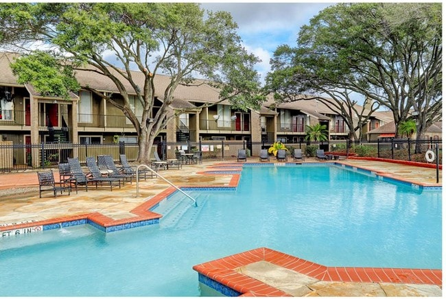 Photo - Woodlake Townhomes & Apartments