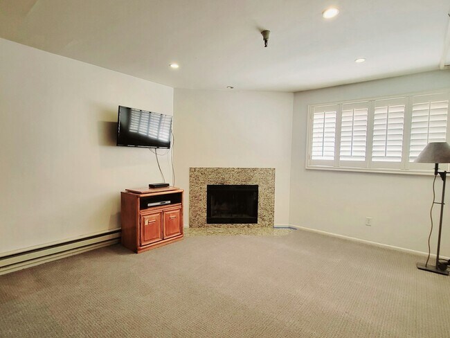 Photo - 1940 Prospector Ave Unidad 106 Rental