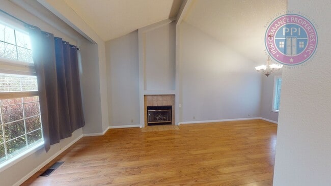 Photo - Beaverton / Stylish Open Floor Plan - 5 Bedrooms, 3 Car Garage, Central Air