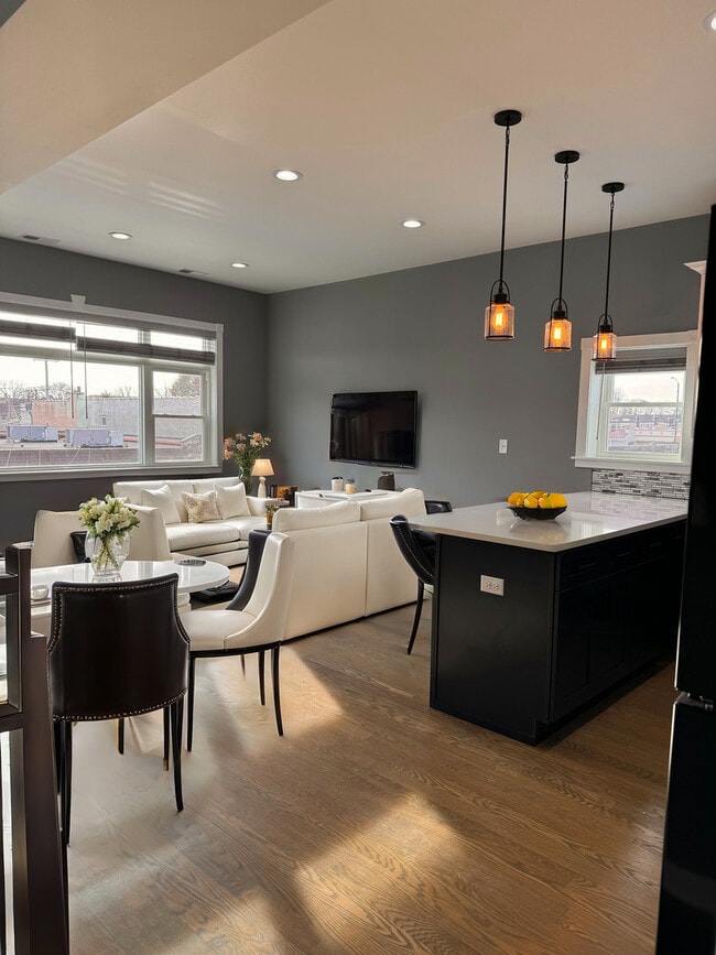 Photo - 5938 W Montrose Ave