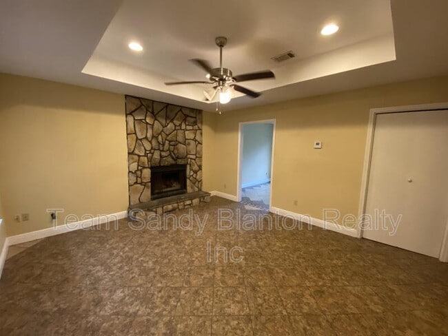 Building Photo - 8810 Fowler Ave Rental