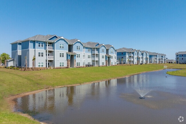 Apartments with Pond View. - Sunscapes