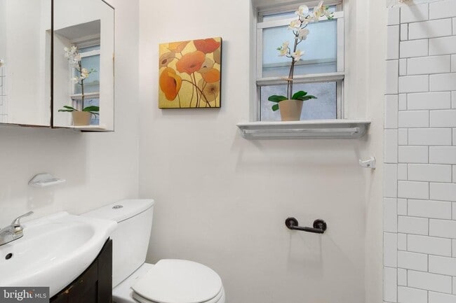 Photo - 240 W Girard Ave Unit 1