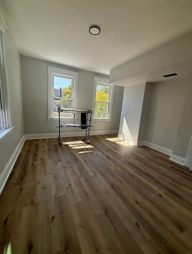 Photo - 2752 Enslin St