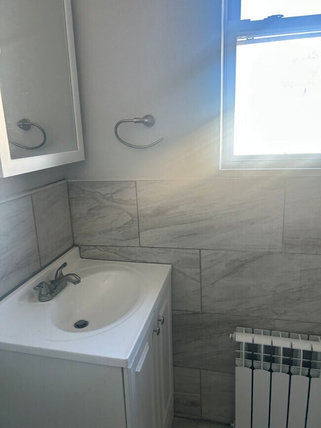 Photo - 3BR 1,5 bath Only with 3 Br pha voucher