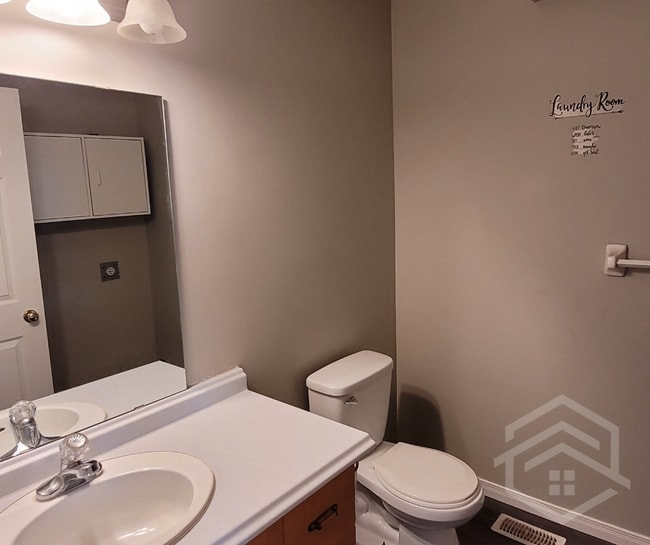 Photo - 3 Bedroom House in Tillsonburg!!