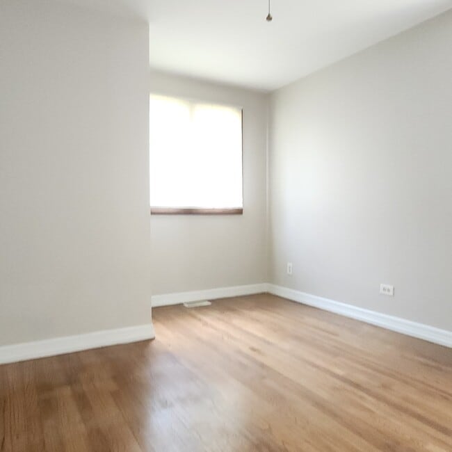 Photo - 9810 Warren Ave