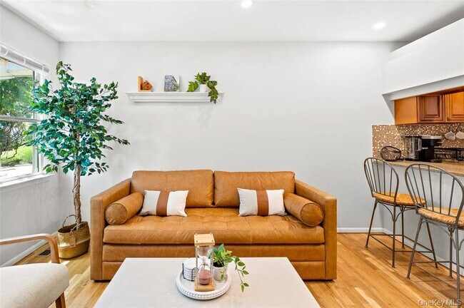 49 Canoe Place Rd