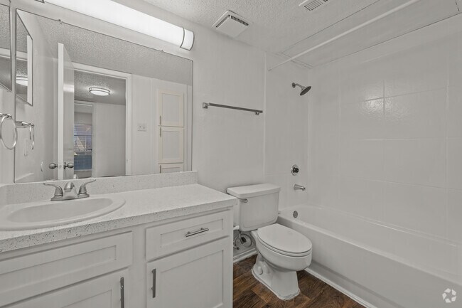 1BR, 1BA - 690SF A Bathroom