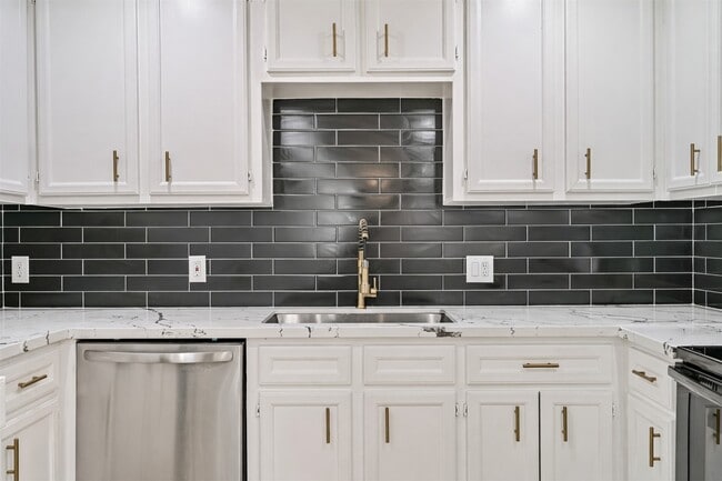 Photo - 611 Munger St