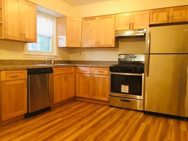 Building Photo - 12 Valentine Ave Unit 4