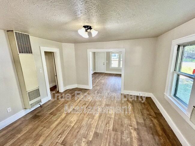 Photo - 714 W 15th St