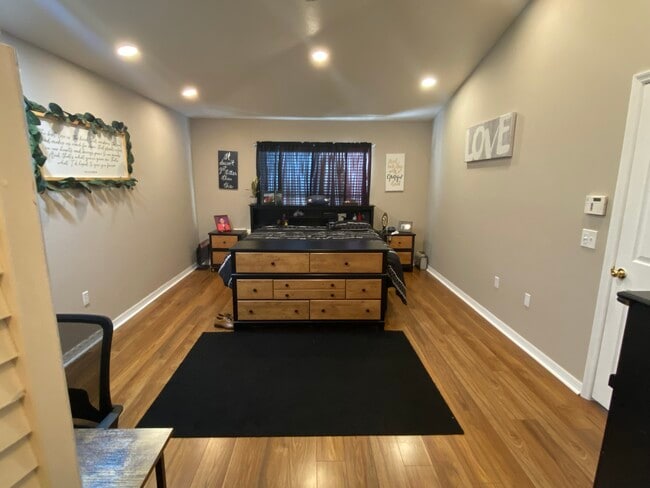 Photo - 4600 Tarrega St