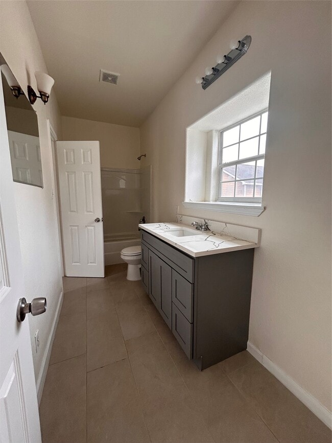 Photo - 6841 Larkstone St Unidad B