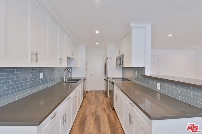 Photo - 136 S Palm Dr Unidad 102