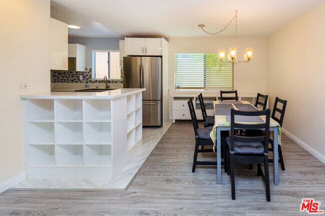 5848 Hazeltine Ave Unidad 10