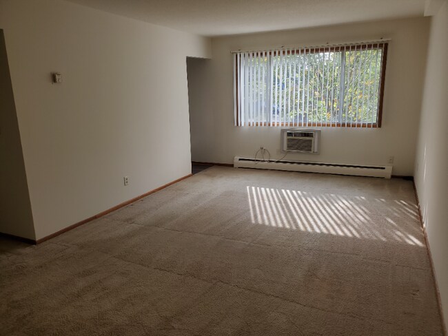 Photo - 1086 Como Pl