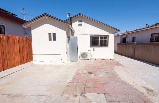 15340 Pimenta Ave