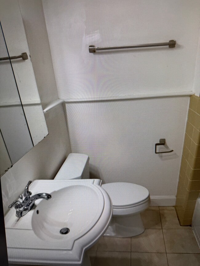 Bathroom - 1575 N Colonial Ter Unit 304