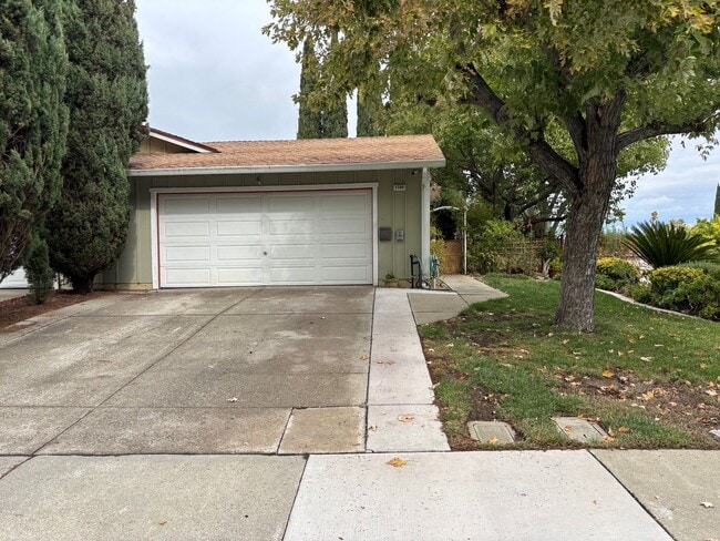 Building Photo - Beautiful Single-Story Townhome on Corner Lot with Private Courtyard & 2-Car Garage
