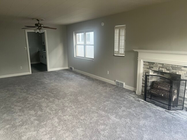 living area/dining area - 635 13th Ave Unit 635 13th Ave