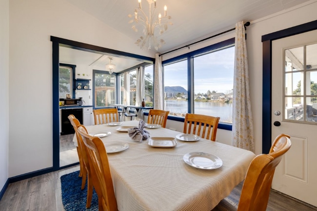 Photo - 400 S Holladay Dr