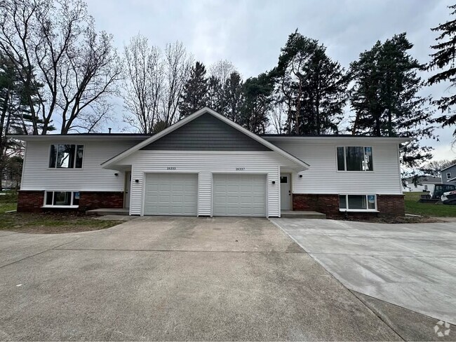 Building Photo - 16335 Comstock St Unit 16335 Rental