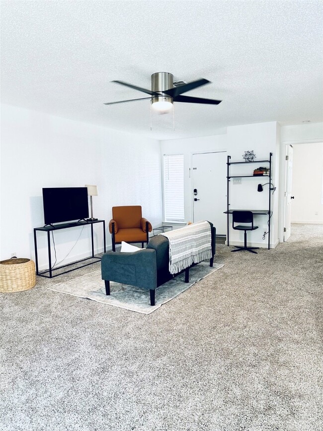 Photo - 418 Garland Dr
