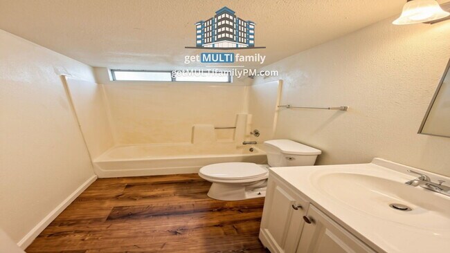 7120 N 66th Dr Unit 101