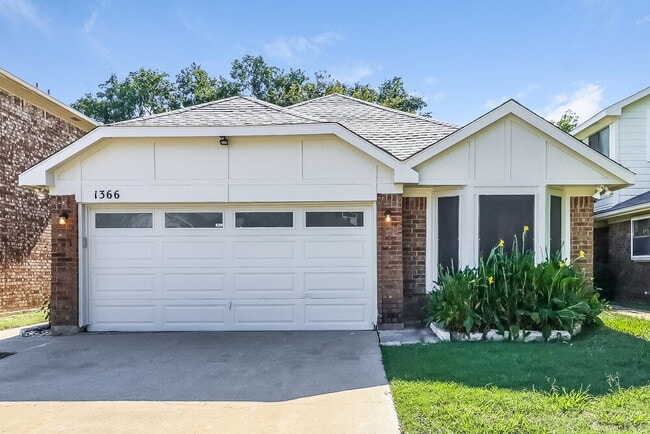 Building Photo - 1366 Chinaberry Dr Rental