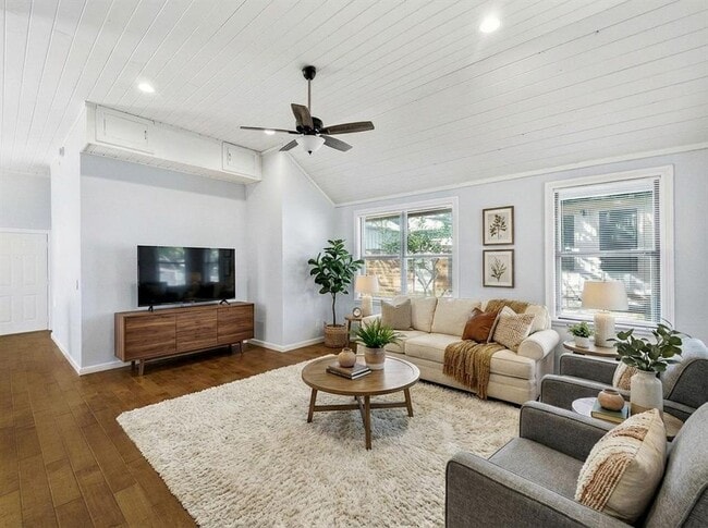 Building Photo - 1811 Waterston Ave