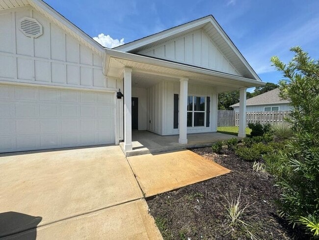 Photo - Gulf Breeze - Sailfish Pointe - 4 bedroom, 3 bathroom w/ 3 car garage