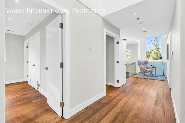 5 Bed / 5.5 Bath House in North Vancouver