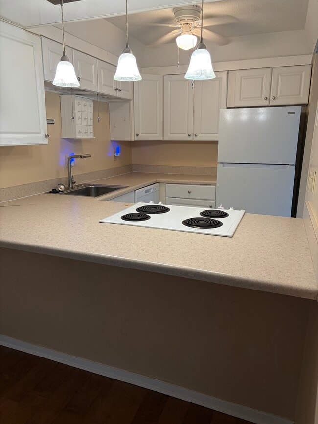 Building Photo - 6617 Poplar Ave Unit 6617 Poplar Ave #3