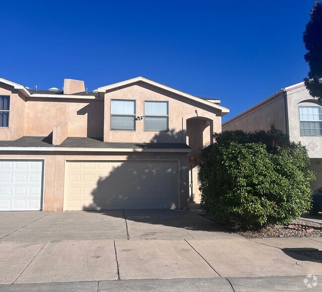 Building Photo - Nice 3 Bedroom NW Townhome.