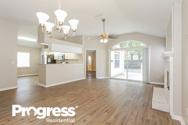 1156 Radis Pl