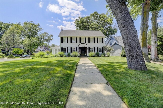 Photo - 570 N Edgemere Dr