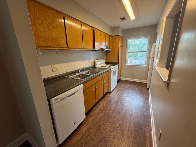 Building Photo - Spacious 2 Bed 2 Bath Town Home near NCSU Available NOW! Perfect layout for roommates!