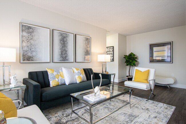 Building Photo - 50 Young St