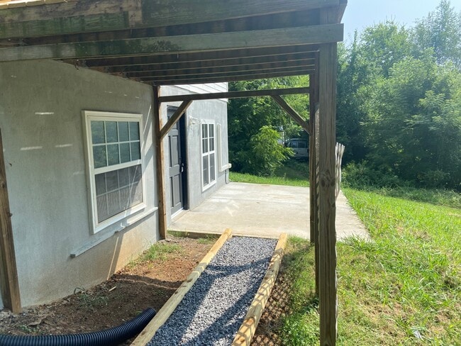 Building Photo - 4110 Garnet Dr Unit 4110 Garnet DrB Rental