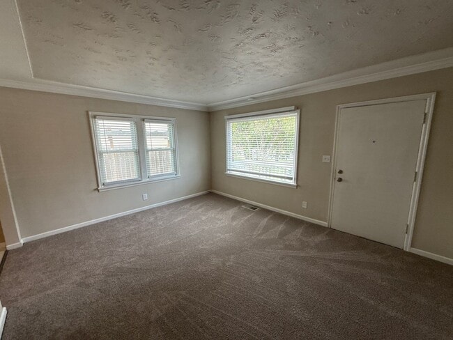 Building Photo - 4627 Thorman Ave NE