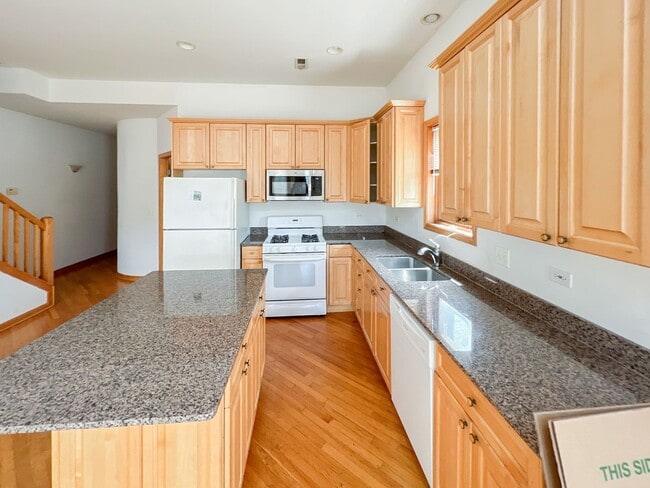Building Photo - 2741 N Southport Ave Unit 3S