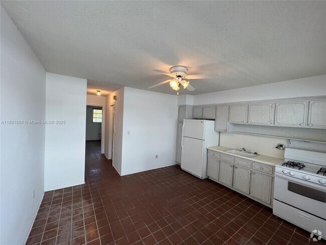 Building Photo - 524 Washington Ave Unit 311 Rental