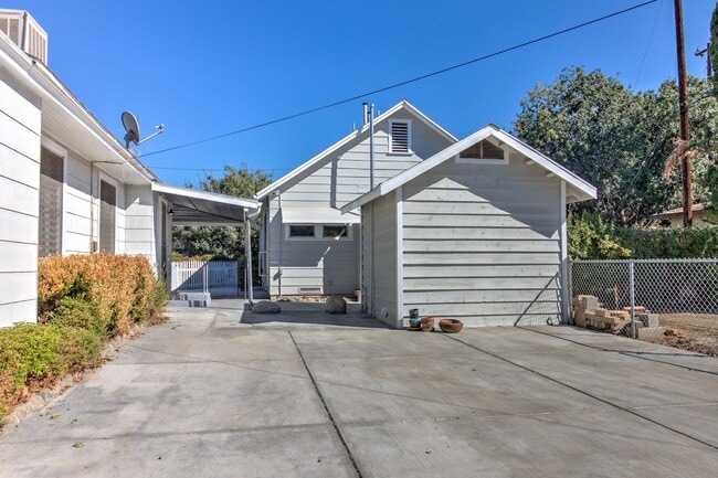 Photo - 1320 1/2 E. Colton Ave. Cozy 1 bedroom, 1 bathroom Redlands Cottage!