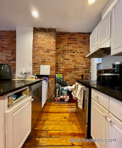 Photo - 216 Hemenway St Unit 1