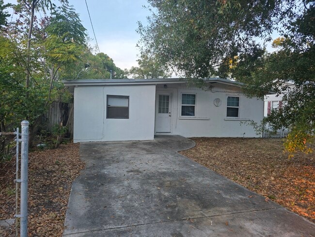 Building Photo - 504 6th Ave NW