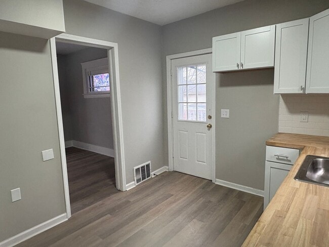 Photo - 1046 W 21st St